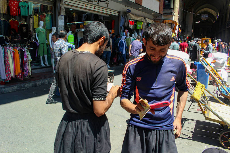 عکس/ چرخی برای چرخاندن چرخ های زندگی