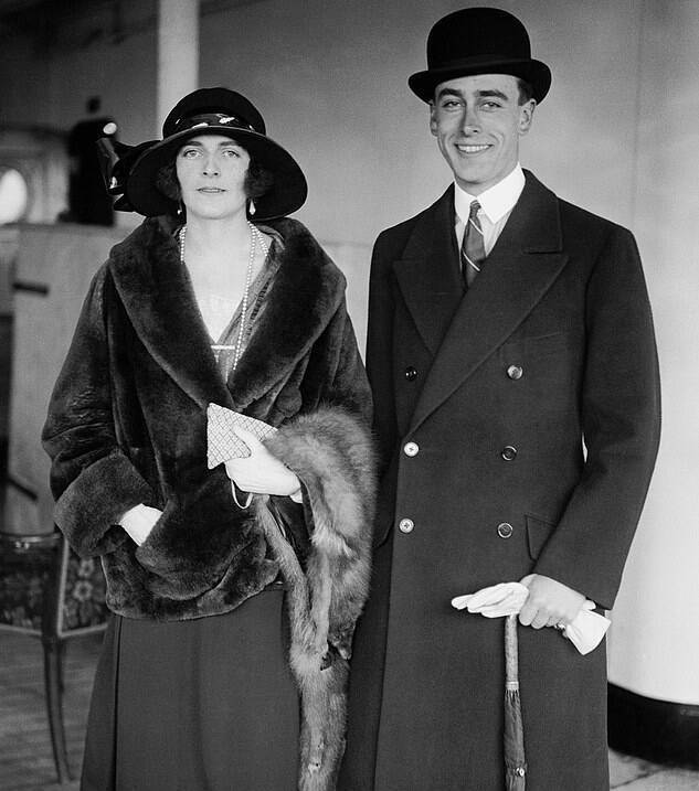 نزدیکترین دوستان و مشاوران «شاه چارلز» مجرمان جنسی خطرناک بودند+ فیلم و عکس