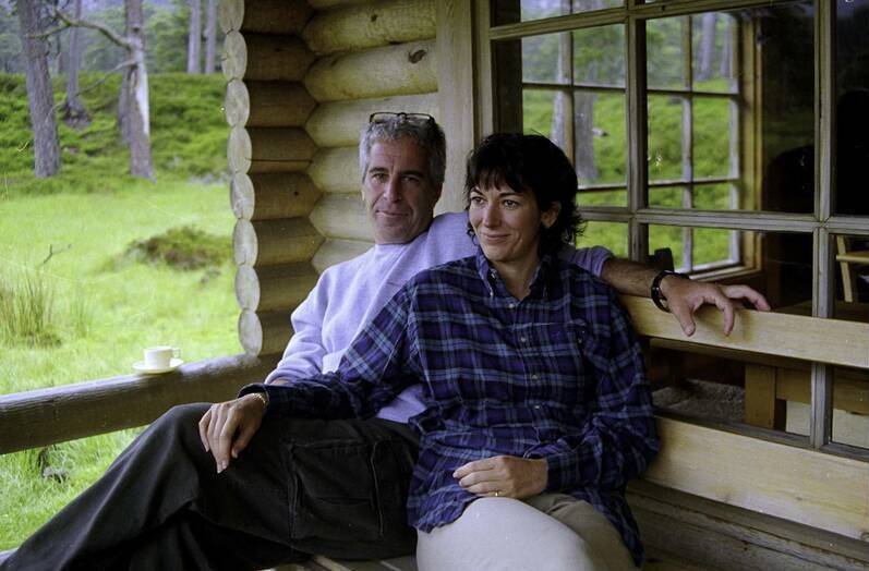 نزدیکترین دوستان و مشاوران «شاه چارلز» مجرمان جنسی خطرناک بودند+ فیلم و عکس