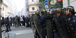 تظاهرات هزاران نفری علیه ماکرون در لیون فرانسه+فیلم