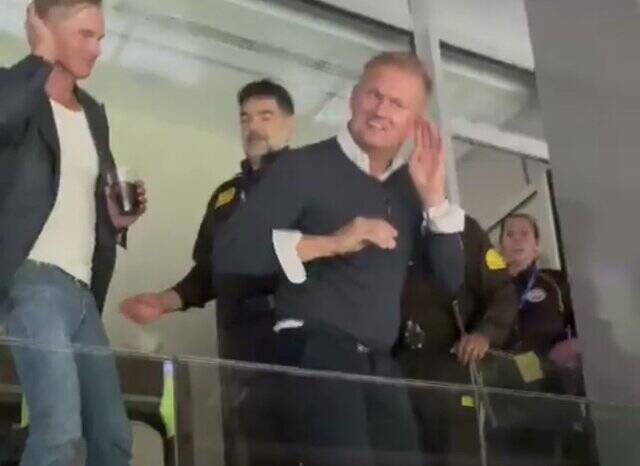 جنجالآفرینی پدر هالند در ورزشگاه رئال +عکس