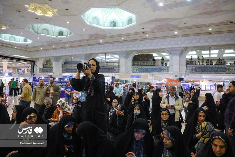 افتتاحیه مردمی سی‌وچهارمین نمایشگاه بین‌المللی کتاب تهران در مصلی امام خمینی (ره) تهران 