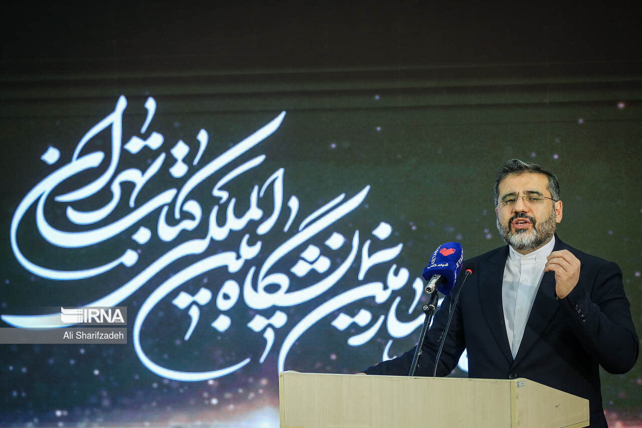 بهار کتاب در ایران آغاز شد / آب و آتش در روز نخست نمایشگاه کتاب + عکس 2