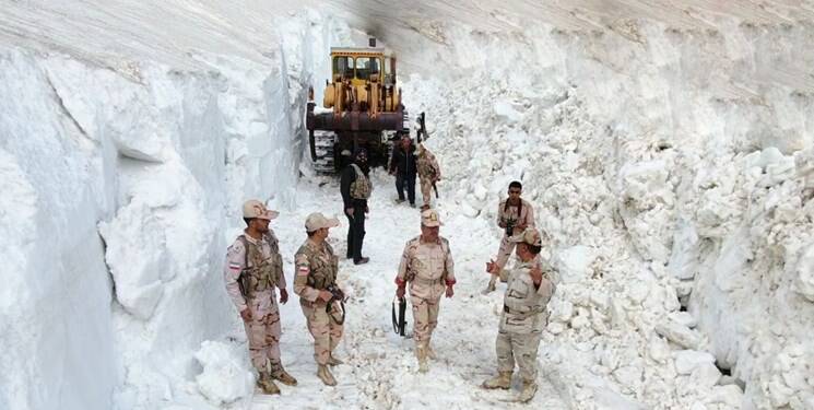 «مرزبانی» در برف چندین متری اردیبهشتماه+تصاویر