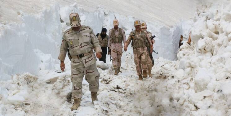 «مرزبانی» در برف چندین متری اردیبهشتماه+تصاویر