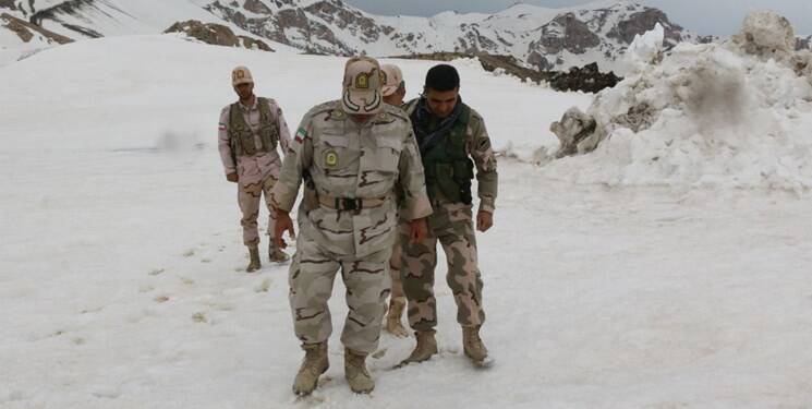 «مرزبانی» در برف چندین متری اردیبهشتماه+تصاویر