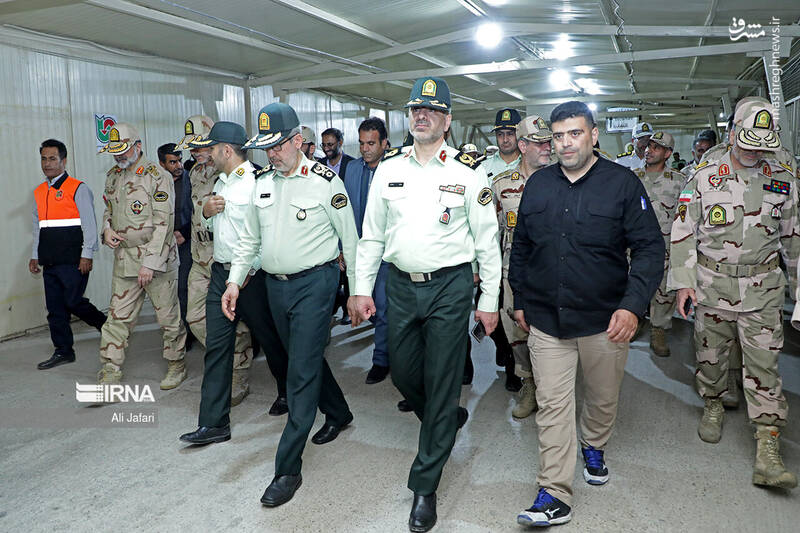 عکس/ بازدید فرمانده کل انتظامی از مرز مهران
