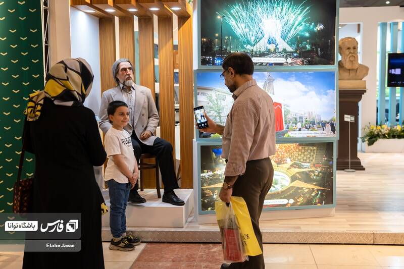 عکس / استقبال علاقه مندان از نمایشگاه کتاب 14