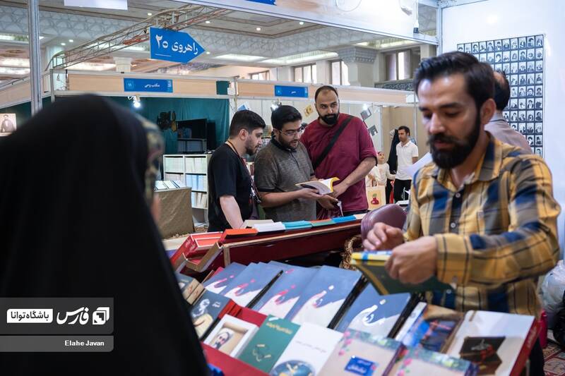 عکس / استقبال علاقه مندان از نمایشگاه کتاب 15