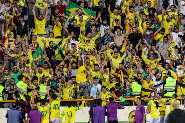 امیدوارم صنعت نفت در لیگ باقی بماند/ سرمربی استقلال نرمال نیست