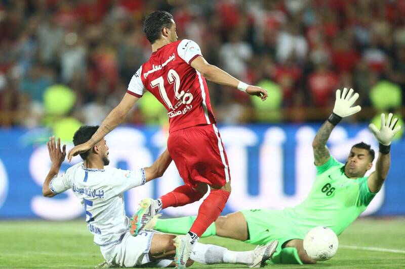 فدراسیون باید با امثال بازیکن سپاهان برخورد کند/ پرسپولیس هم مثل همه تیمها از داوری سود و ضرر کرده است