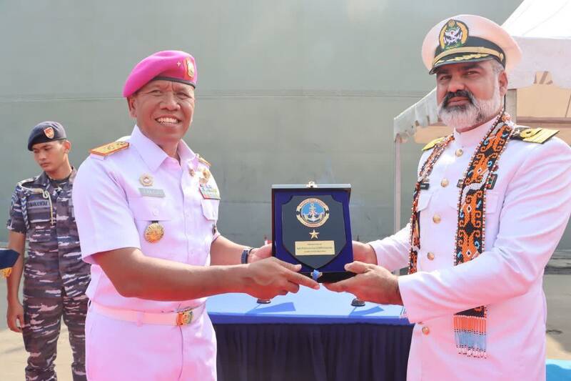 جزئیات جدید از سفر دور دنیای ناوگروه ۸۶/ آمریکا نتوانست مانع عبور ما از کانال پاناما شود