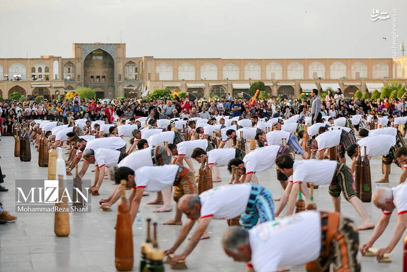 عکس / ورزش زورخانهای در میدان نقش جهان 23