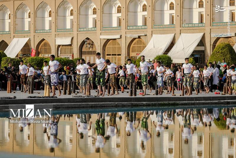 عکس / ورزش زورخانهای در میدان نقش جهان 3