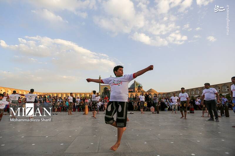 عکس / ورزش زورخانهای در میدان نقش جهان 20