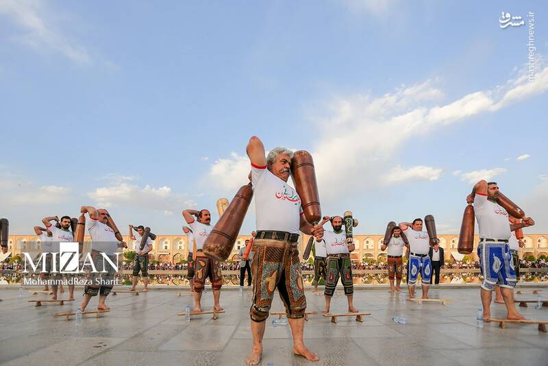 عکس / ورزش زورخانهای در میدان نقش جهان 19