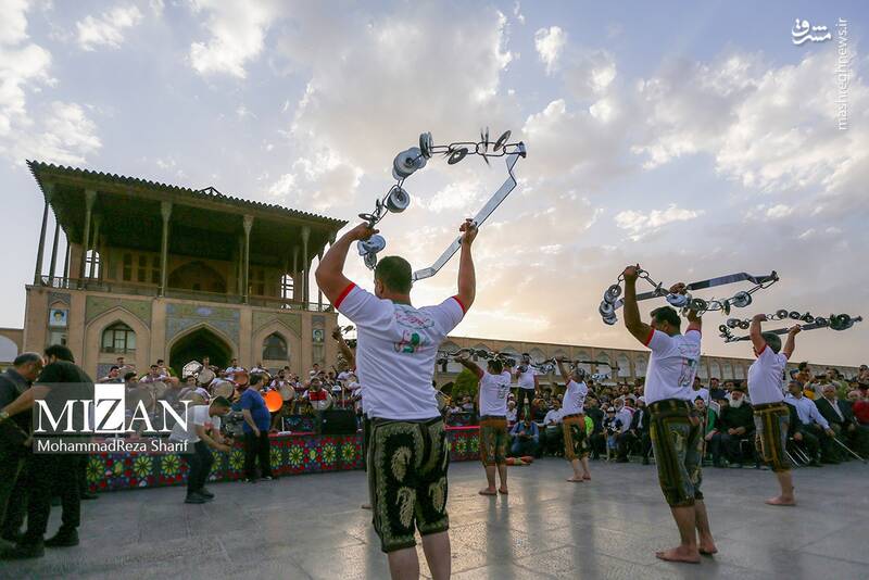 عکس / ورزش زورخانهای در میدان نقش جهان 10