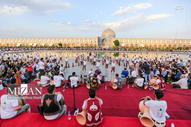 عکس / ورزش زورخانهای در میدان نقش جهان 8