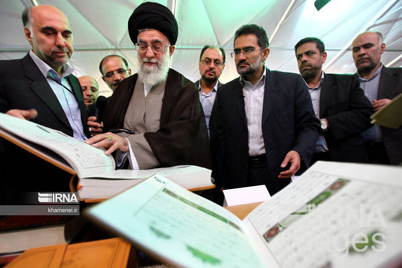 بازدیدهای رهبر انقلاب از سی و سه دوره نمایشگاه کتاب تهران 17