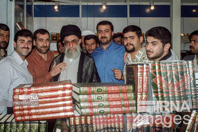 بازدیدهای رهبر انقلاب از سی و سه دوره نمایشگاه کتاب تهران 31