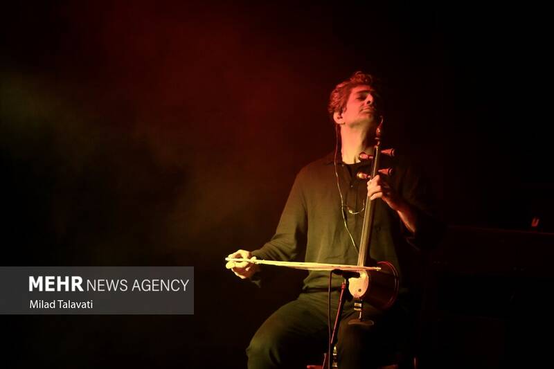 عکس / کنسرت علیرضا قربانی در رشت 7