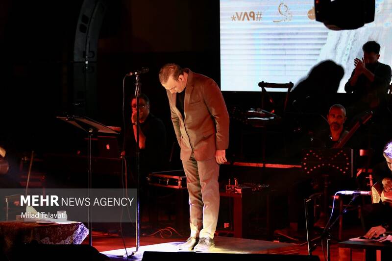 عکس / کنسرت علیرضا قربانی در رشت 11