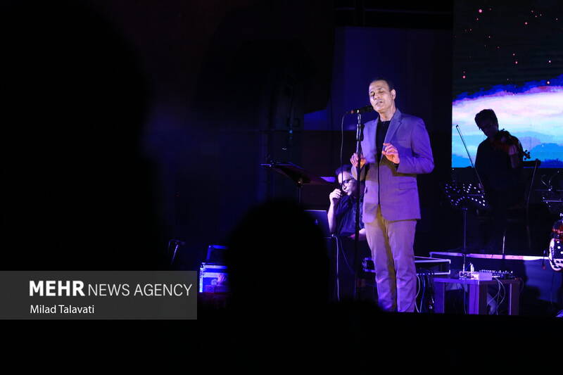 عکس / کنسرت علیرضا قربانی در رشت 12