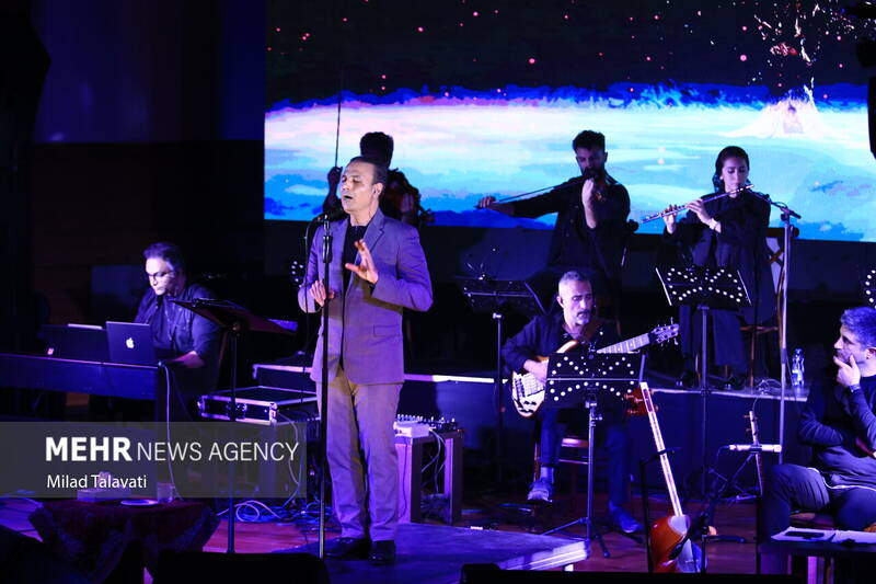 عکس / کنسرت علیرضا قربانی در رشت 13