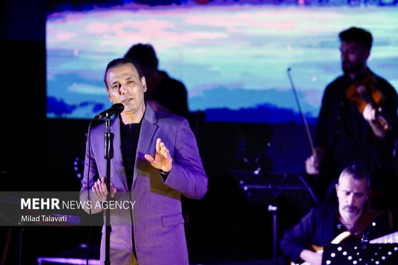 عکس / کنسرت علیرضا قربانی در رشت 14