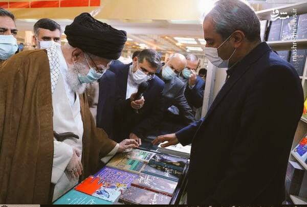 میزبانی از رهبر انقلاب در نمایشگاه کتاب به روایت آقای وزیر 2