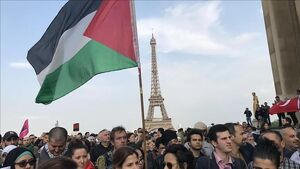 پرچم فلسطین در دستان معترضان فرانسه