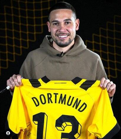 تلاش بامزه هالند برای گرفتن لباس یک ستاره!