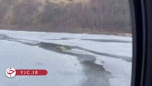 تصاویری از فاجعه سقوط ۷ کامیون در رودخانه یخ‌زده