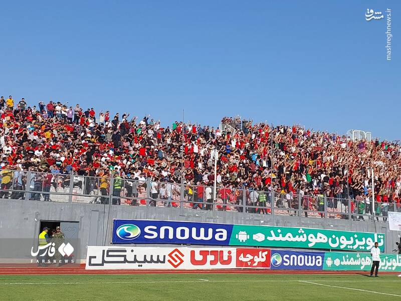 در فاصله کمتر از ۲ ساعت تا آغاز بازی؛ ورزشگاه وطنی پر شد +عکس