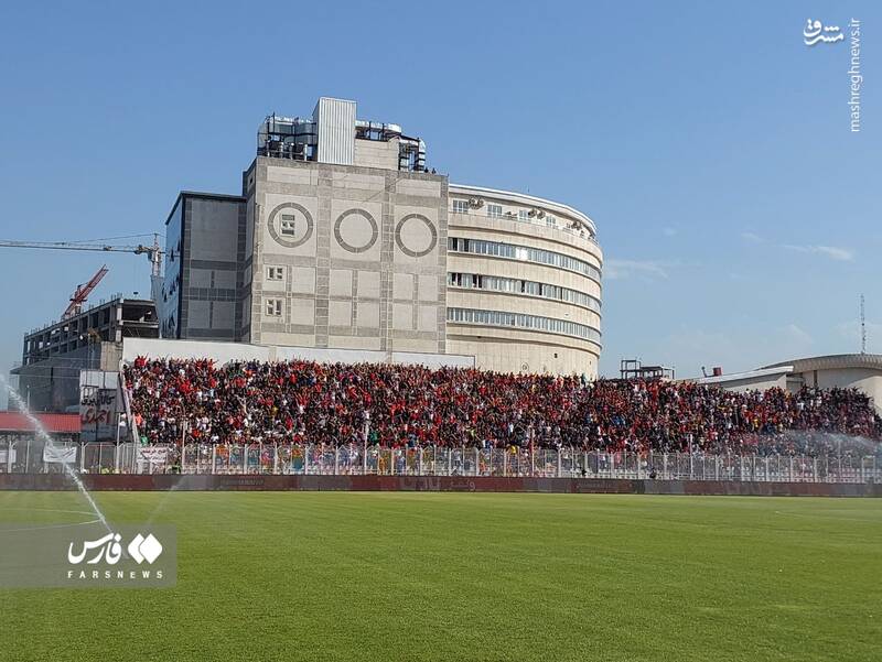 در فاصله کمتر از ۲ ساعت تا آغاز بازی؛ ورزشگاه وطنی پر شد +عکس