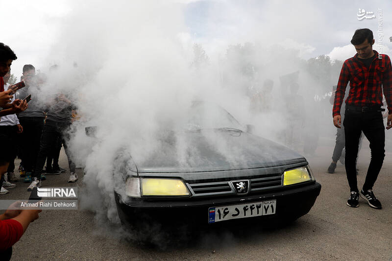 عکس/ گردهمایی خودرویی در شهرکرد