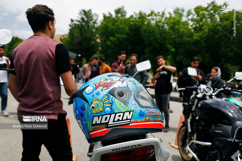 عکس/ گردهمایی خودرویی در شهرکرد