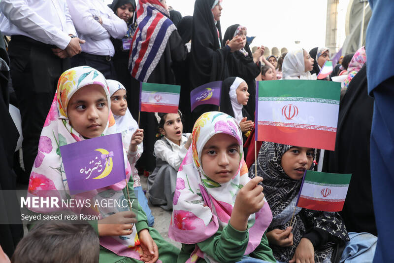 جشن بزرگ «دختر ماه» در آستانه میلاد با سعادت حضرت فاطمه معصومه (س) و به مناسبت گرامیداشت روز دختر، با حضور پنج هزار نفر از دختران و همزمان با سی و چهارمین نمایشگاه بینالمللی کتاب تهران بعدازظهر امروز جمعه ۲۹ اردیبهشت ماه ۱۴۰۲ در مصلی امام خمینی (ره) برگزار شد