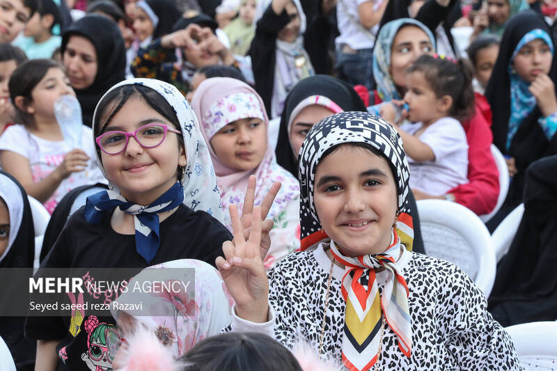 جشن بزرگ «دختر ماه» در آستانه میلاد با سعادت حضرت فاطمه معصومه (س) و به مناسبت گرامیداشت روز دختر، با حضور پنج هزار نفر از دختران و همزمان با سی و چهارمین نمایشگاه بینالمللی کتاب تهران بعدازظهر امروز جمعه ۲۹ اردیبهشت ماه ۱۴۰۲ در مصلی امام خمینی (ره) برگزار شد