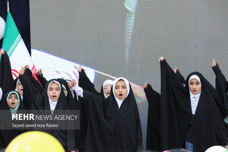 جشن بزرگ «دختر ماه» در آستانه میلاد با سعادت حضرت فاطمه معصومه (س) و به مناسبت گرامیداشت روز دختر، با حضور پنج هزار نفر از دختران و همزمان با سی و چهارمین نمایشگاه بینالمللی کتاب تهران بعدازظهر امروز جمعه ۲۹ اردیبهشت ماه ۱۴۰۲ در مصلی امام خمینی (ره) برگزار شد