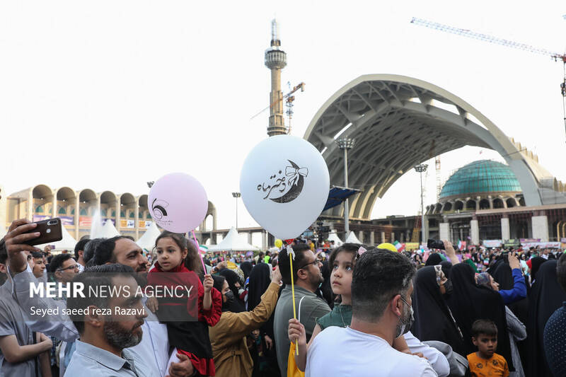 جشن بزرگ «دختر ماه» در آستانه میلاد با سعادت حضرت فاطمه معصومه (س) و به مناسبت گرامیداشت روز دختر، با حضور پنج هزار نفر از دختران و همزمان با سی و چهارمین نمایشگاه بینالمللی کتاب تهران بعدازظهر امروز جمعه ۲۹ اردیبهشت ماه ۱۴۰۲ در مصلی امام خمینی (ره) برگزار شد