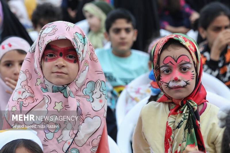 جشن بزرگ «دختر ماه» در آستانه میلاد با سعادت حضرت فاطمه معصومه (س) و به مناسبت گرامیداشت روز دختر، با حضور پنج هزار نفر از دختران و همزمان با سی و چهارمین نمایشگاه بینالمللی کتاب تهران بعدازظهر امروز جمعه ۲۹ اردیبهشت ماه ۱۴۰۲ در مصلی امام خمینی (ره) برگزار شد