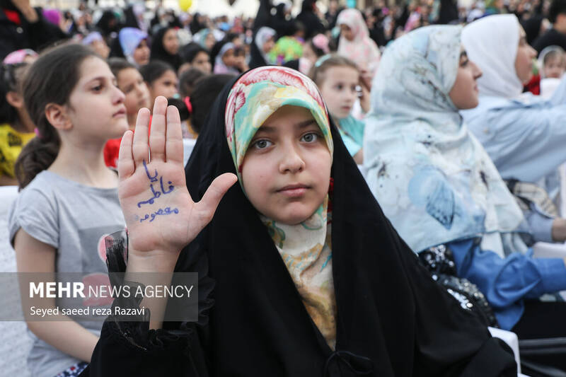 جشن بزرگ «دختر ماه» در آستانه میلاد با سعادت حضرت فاطمه معصومه (س) و به مناسبت گرامیداشت روز دختر، با حضور پنج هزار نفر از دختران و همزمان با سی و چهارمین نمایشگاه بینالمللی کتاب تهران بعدازظهر امروز جمعه ۲۹ اردیبهشت ماه ۱۴۰۲ در مصلی امام خمینی (ره) برگزار شد
