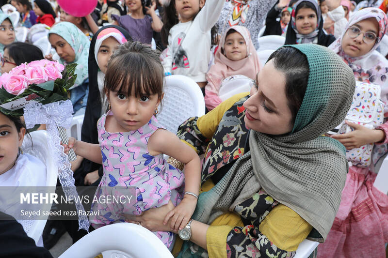 جشن بزرگ «دختر ماه» در آستانه میلاد با سعادت حضرت فاطمه معصومه (س) و به مناسبت گرامیداشت روز دختر، با حضور پنج هزار نفر از دختران و همزمان با سی و چهارمین نمایشگاه بینالمللی کتاب تهران بعدازظهر امروز جمعه ۲۹ اردیبهشت ماه ۱۴۰۲ در مصلی امام خمینی (ره) برگزار شد