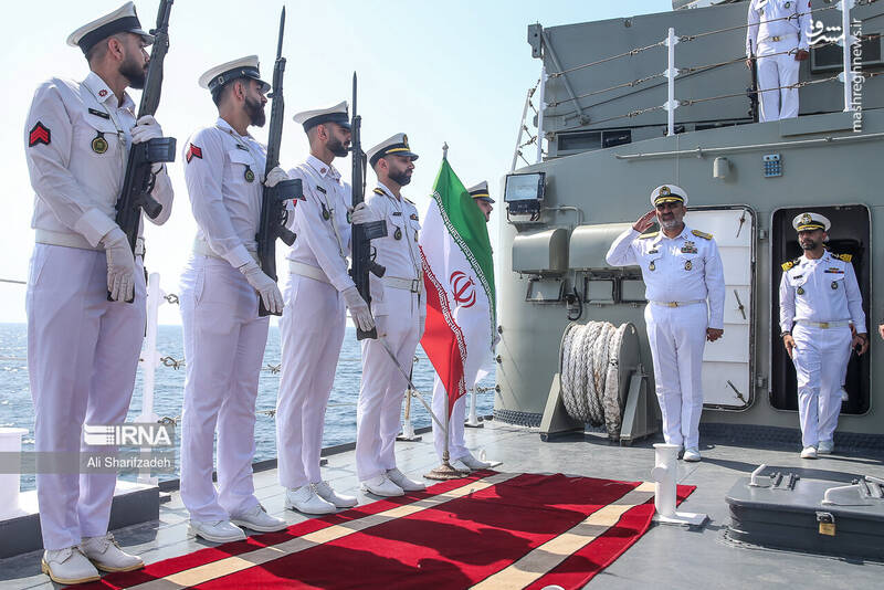 عکس/ استقبال فرمانده نیروی دریایی از دریانوردان ایرانی