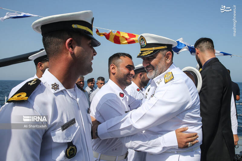 عکس/ استقبال فرمانده نیروی دریایی از دریانوردان ایرانی