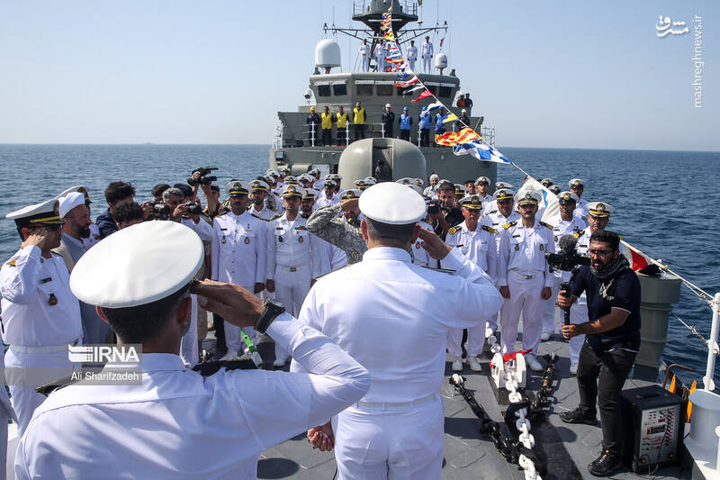 عکس/ استقبال فرمانده نیروی دریایی از دریانوردان ایرانی