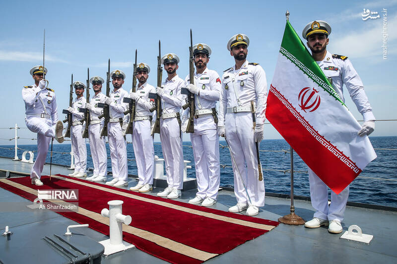 عکس/ استقبال فرمانده نیروی دریایی از دریانوردان ایرانی