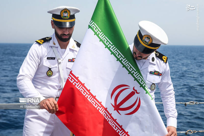 عکس/ استقبال فرمانده نیروی دریایی از دریانوردان ایرانی