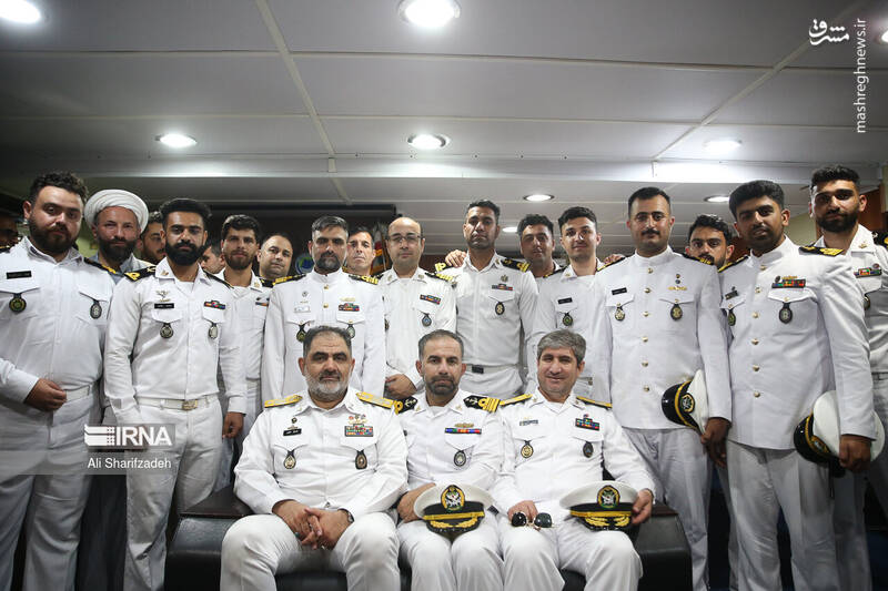 عکس/ استقبال فرمانده نیروی دریایی از دریانوردان ایرانی